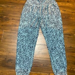 Athleta Salutation Joggers Size Large TALL